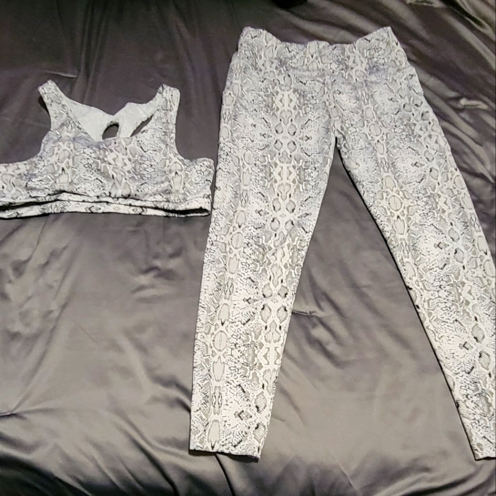 Grey/White Snakeskin Workout Set sz XL